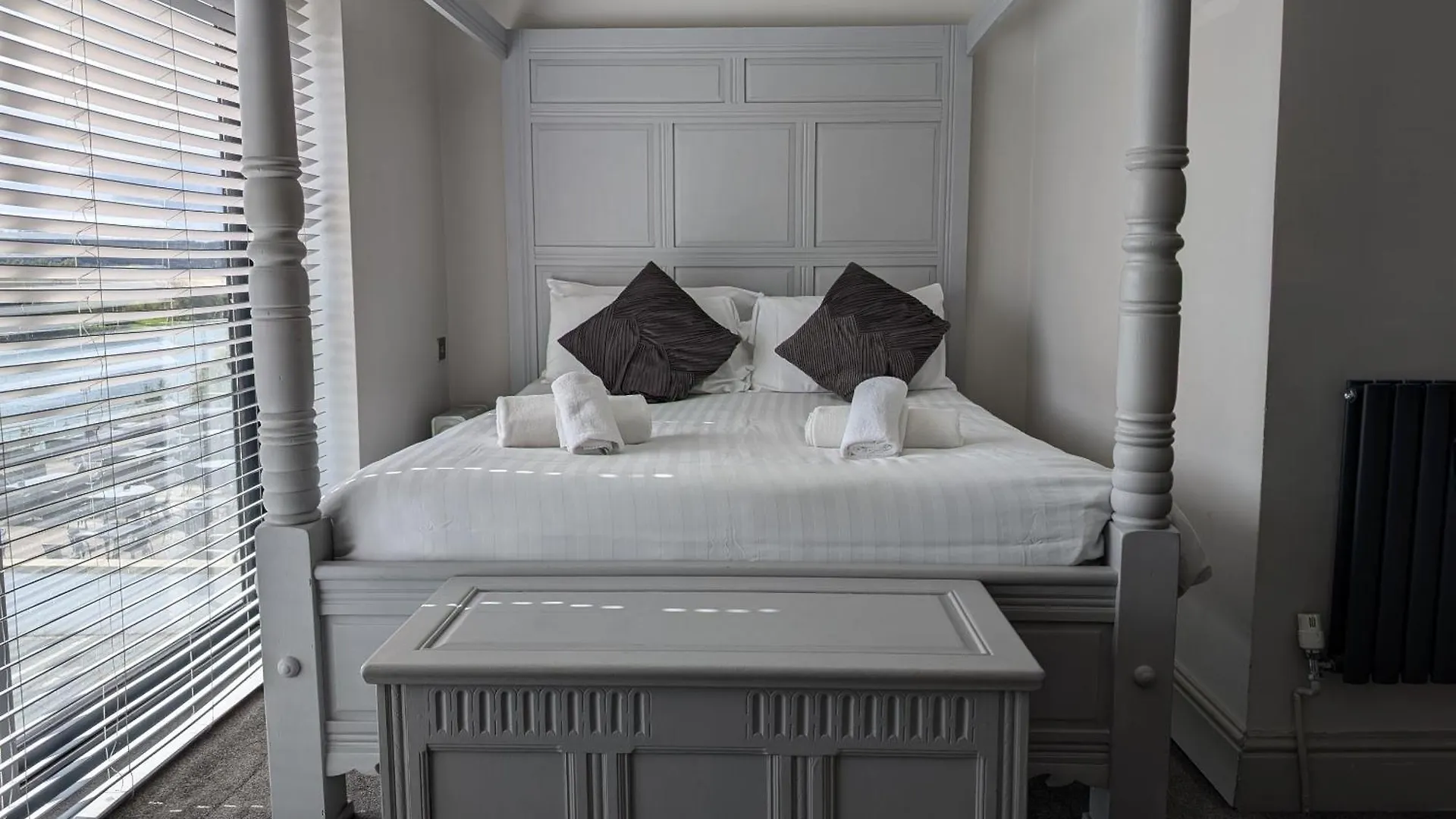 Casa Brighouse Bed & Breakfast